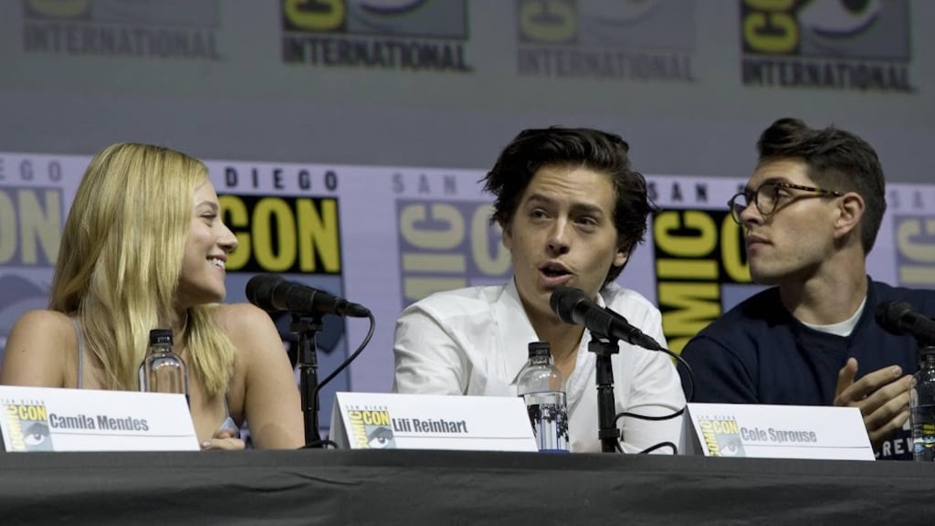 Cast Riverdale vraagt om hulp om ontvoering dierbaar familielid