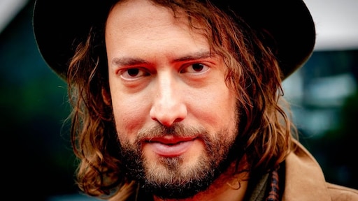 Kensington-frontman Eloi Youssef zet zijn dochter voorop