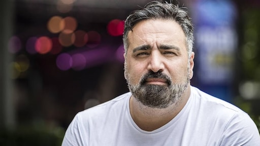 Sinan Can gaat voor de klas staan