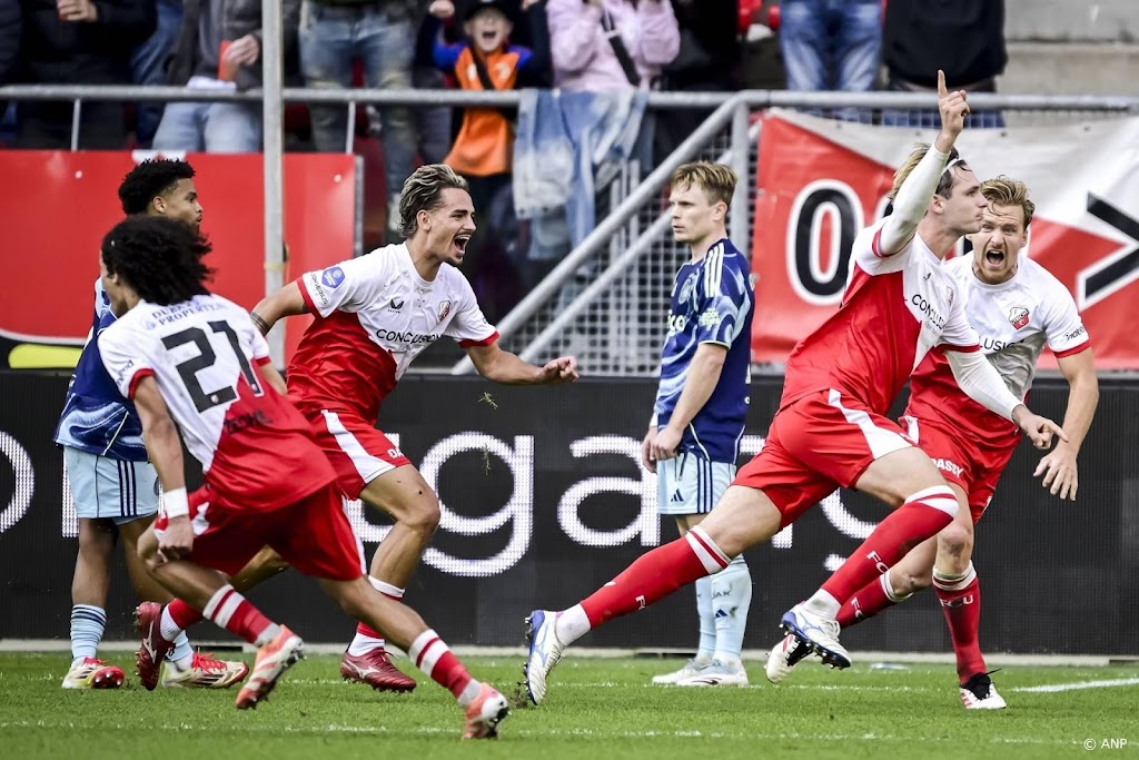 Ajax verliest zonder ontslagen Heitinga van FC Utrecht