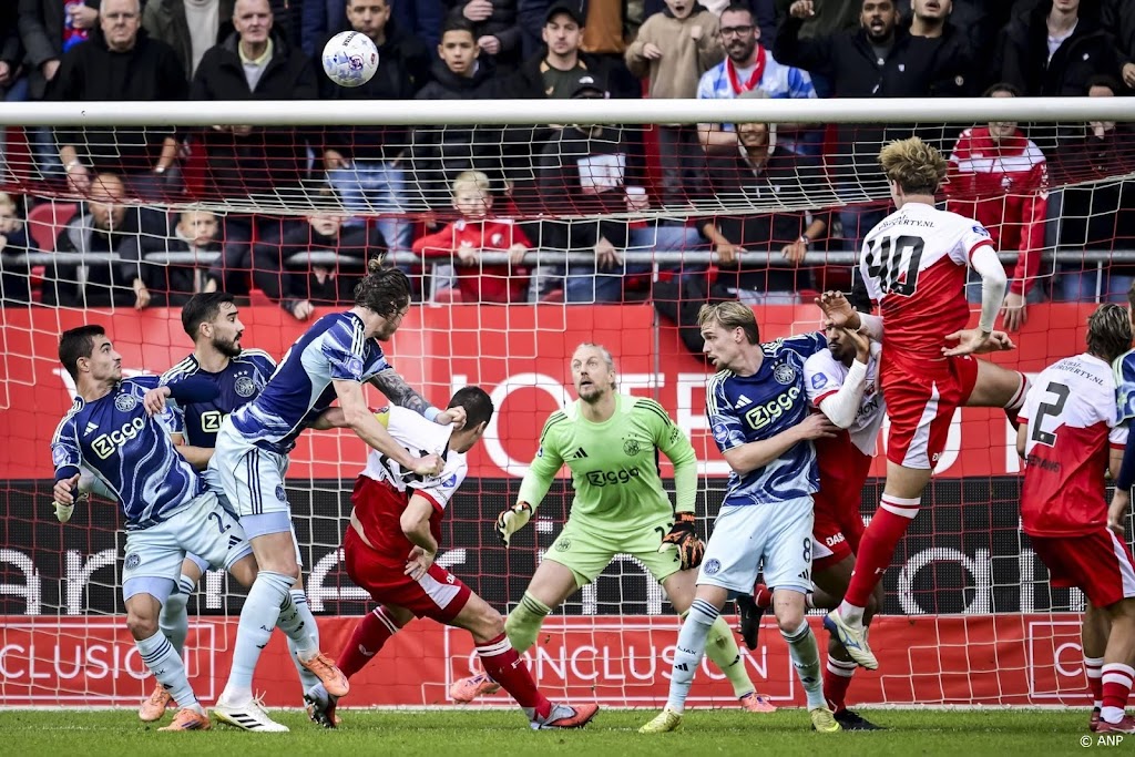 FC Utrecht klopt Ajax na treffers uit hoekschop en vrije trap