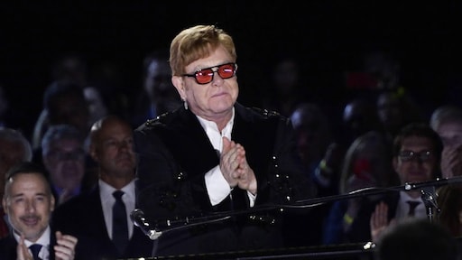 Elton John deels blind na 'ernstige' ooginfectie