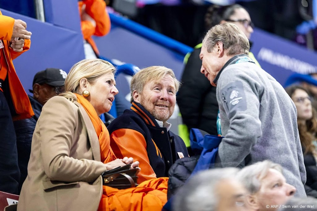 Koningspaar ziet groothertog Henri van Luxemburg op tribune