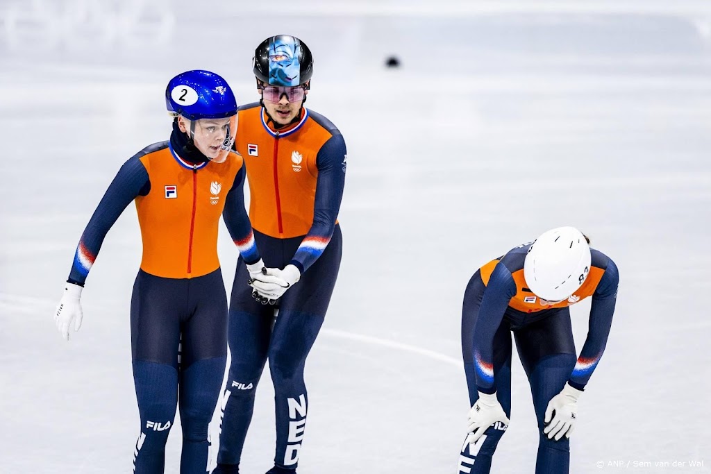Shorttrackers lopen door val finale gemengde aflossing mis