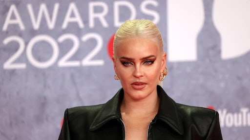 Anne-Marie verplaatst shows vanwege 'onvoorziene problemen'