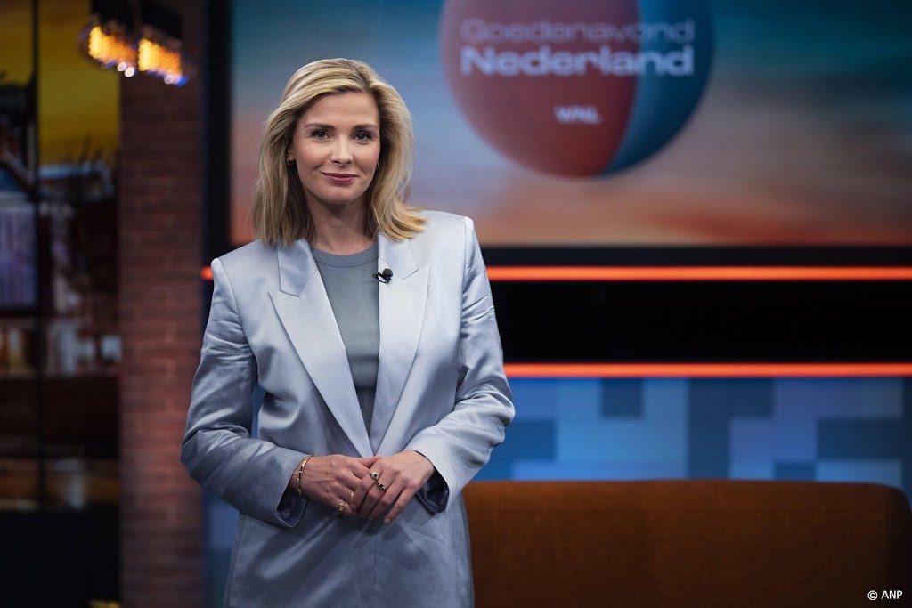 Welmoed Sijtsma presenteert quiz tijdens Koningsdag in Dokkum