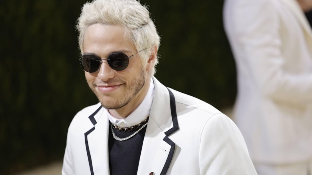 Pete Davidson noemt nieuwe film Halina Reijn 'hitsig en bloederig'