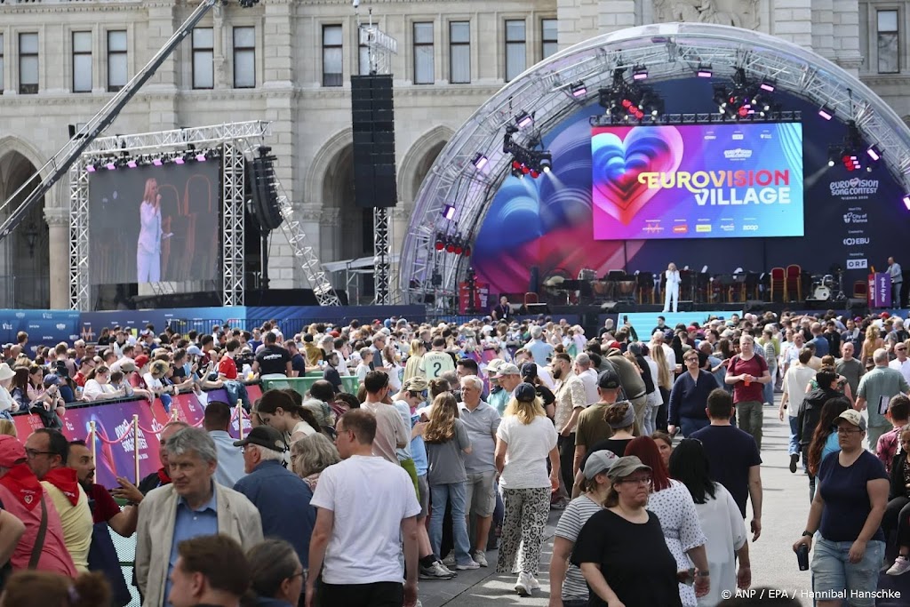 Wenen trapt songfestival af met openingsceremonie