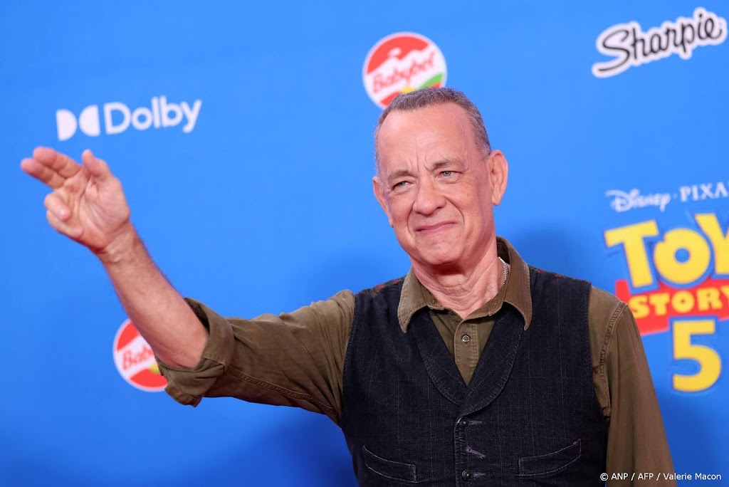 Tom Hanks signeert Toy Story-VHS voor Taylor Swift op premiè