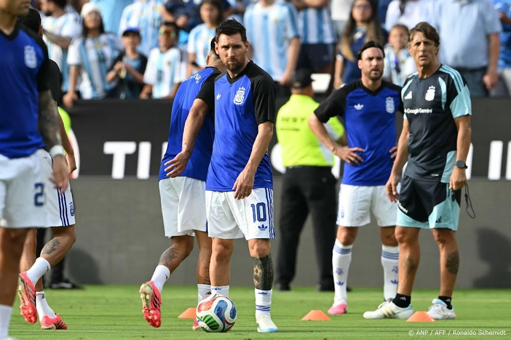 Scorende Messi maakt rentree bij oefenzege Argenti