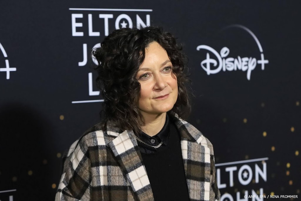 Sara Gilbert en Bruce McGill in cast Scooby-Doo: O