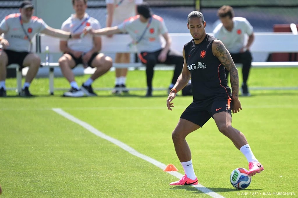 WK-finale kan honderdste interland voor Van Dijk w