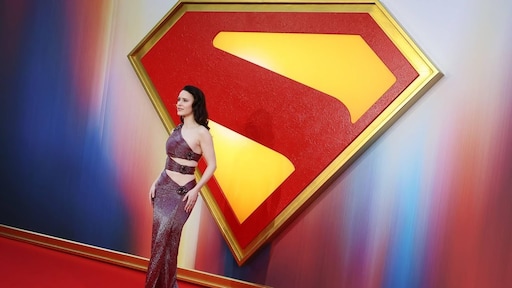 Rachel Brosnahan werd gevraagd voor rol Superman in openbaar toilet
