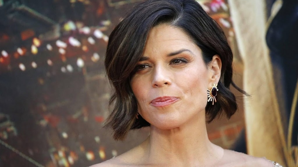 Bedenker Scream komt op voor Neve Campbell:'Geef haar dat geld'