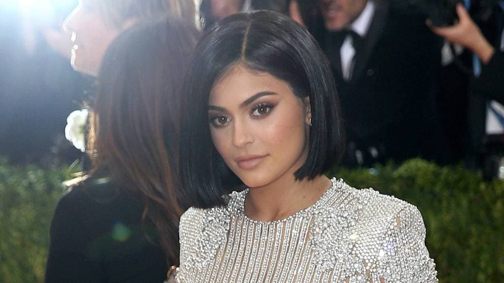 Kylie Jenner gebruikt toch weer lipfillers
