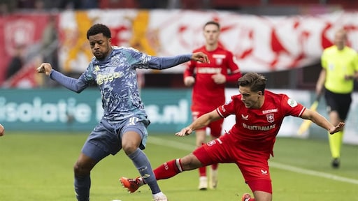 FC Twente verspeelt tweemaal voorsprong tegen Ajax