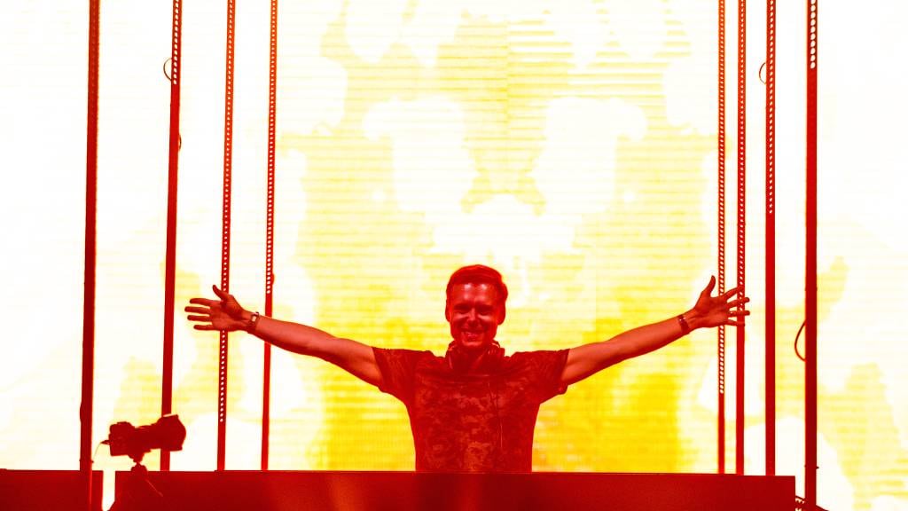 Armin van Buuren uit Louvre gehaald