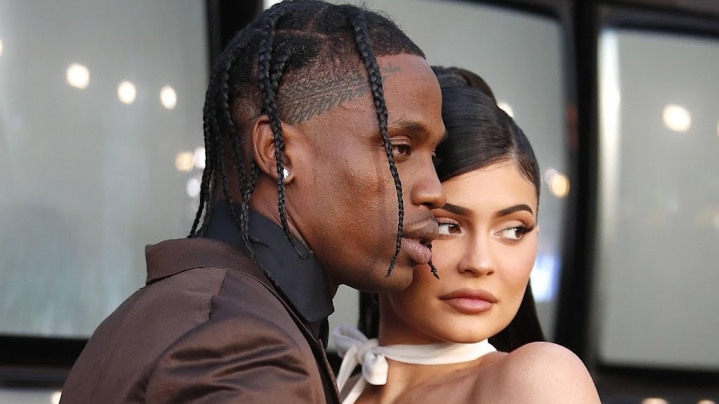Kylie Jenner en Travis Scott noemen zoon Wolf