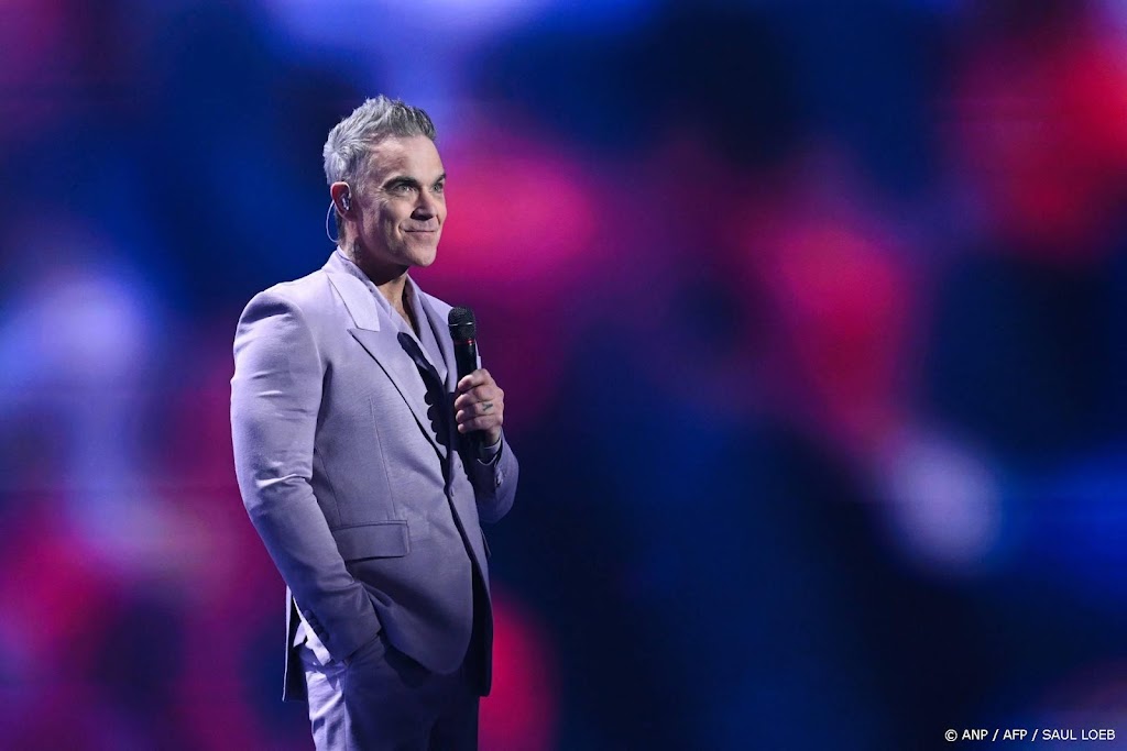 Robbie Williams geeft intiem concert in Manchester voor War Child