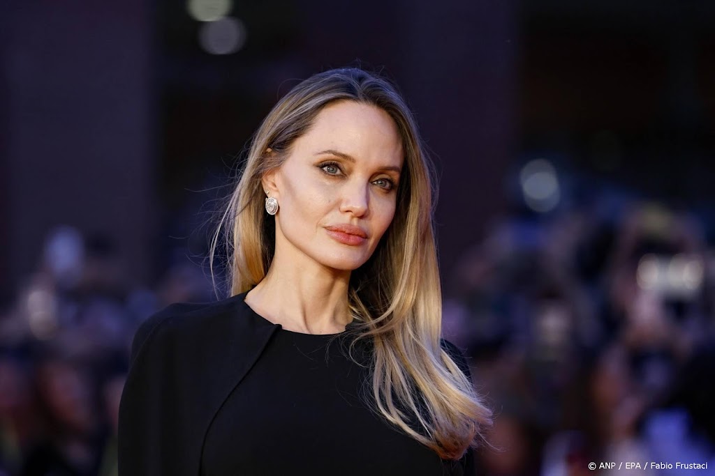 Angelina Jolie trots op littekens na dubbele borstverwijdering