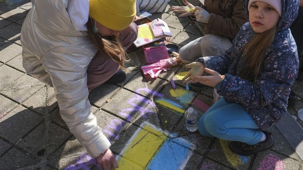 Basisscholen zingen Nederlandse We are the world voor Oekraïne