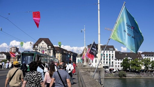 Basel opent Eurovisie Songfestival met parade door stad