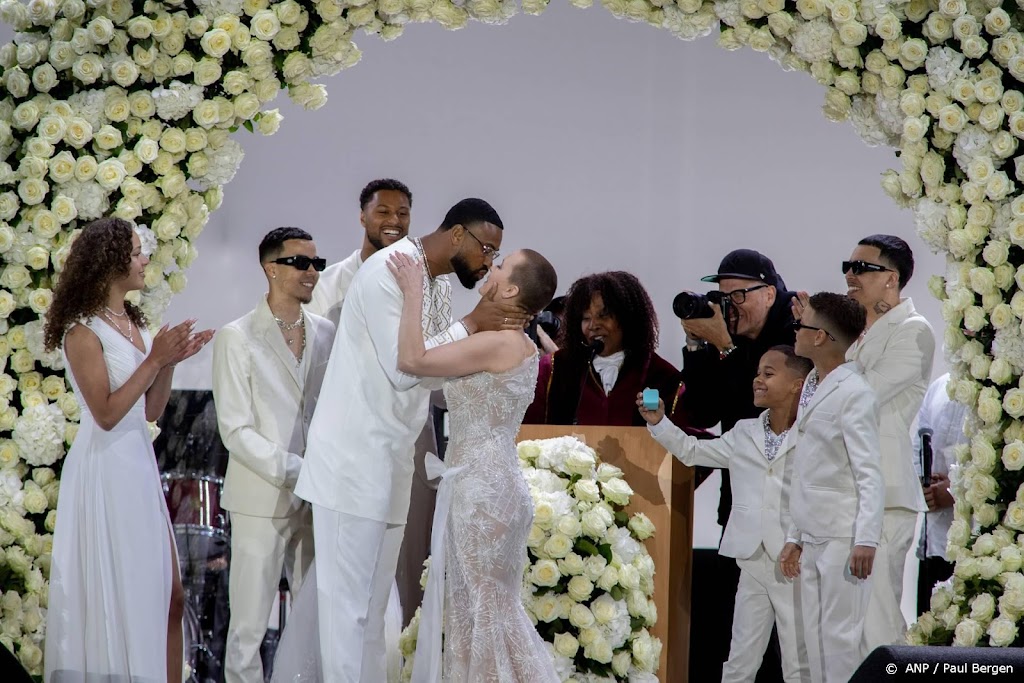 Anouk en Dominique emotioneel bij uitspreken trouwgeloften