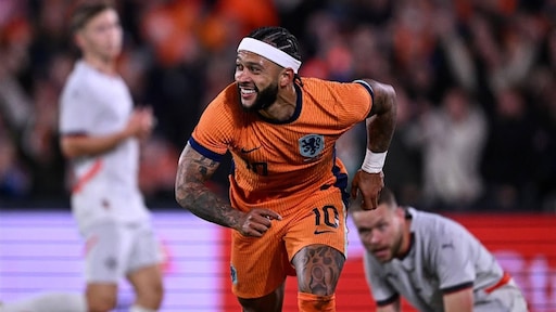 Oranjespeler Memphis Depay veroorzaakt run op witte zweetbanden
