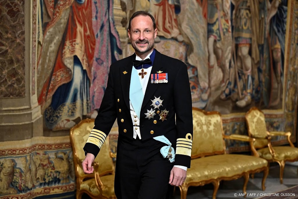 Kroonprins Haakon mist zieke Mette-Marit bij jubileum sticht