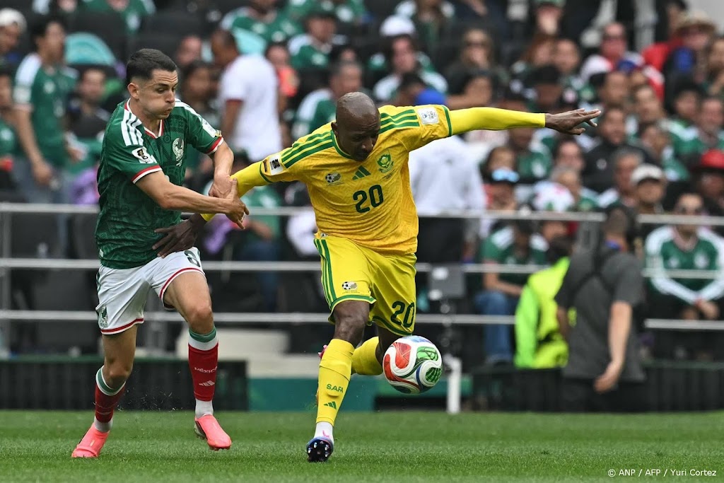 Mexico zet met winst op Zuid-Afrika grote stap naa