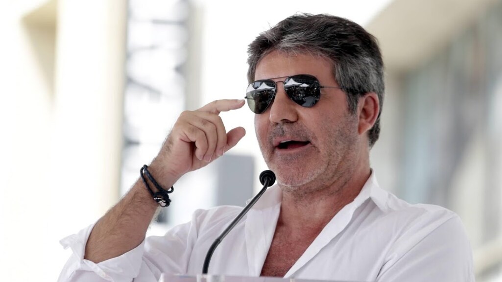 Simon Cowell weer op de been na rugoperatie