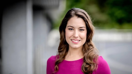 Zwangere Amber Brantsen breekt journaaluitzending af