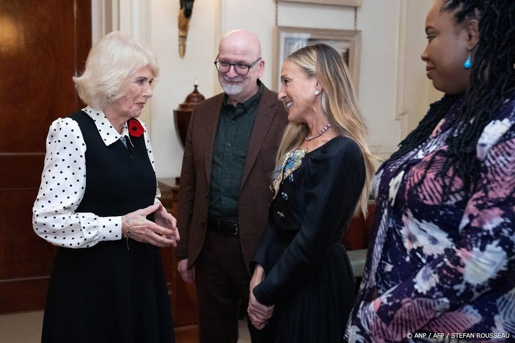 Koningin Camilla ontmoet Sarah Jessica Parker voor literaire prijs