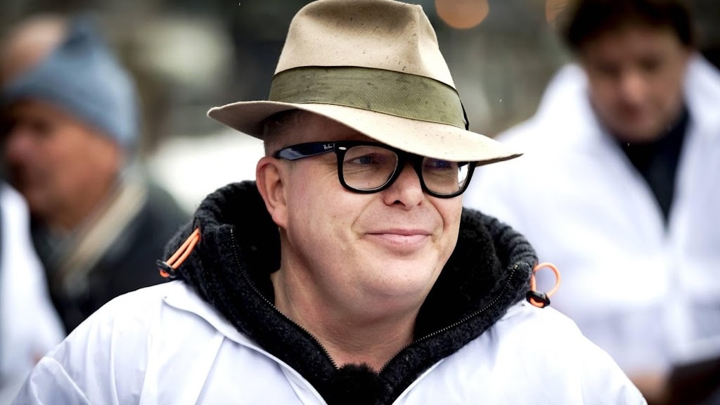 Jan Roos wordt hele dag nageroepen: 'Papzak, vetzak, smeerpijp'