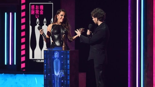 Tom Grennan zegt sorry voor opmerking over borsten Ellie Goulding