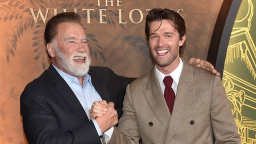 Arnold Schwarzenegger niet verrast door naaktscène zoon Patrick in The White Lotus