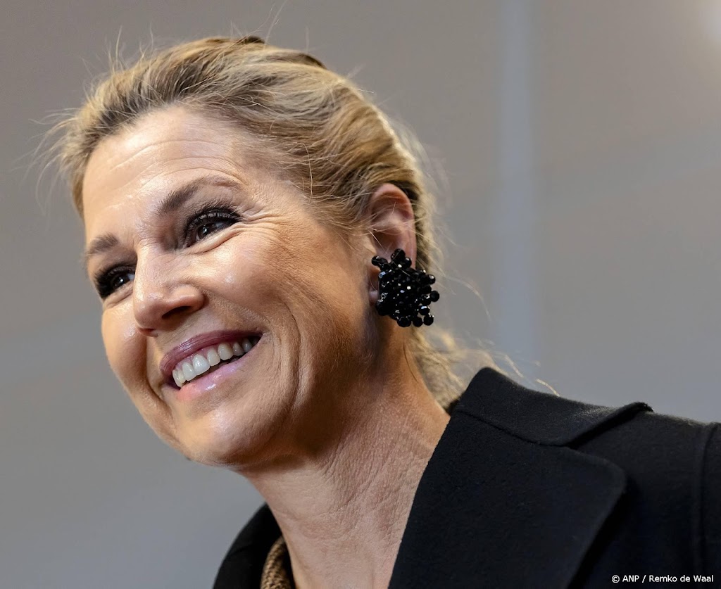 Máxima opent met puzzel Internationaal Jaar van de Vrijwilliger