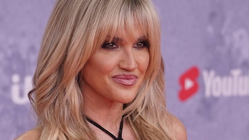 Pussycat Doll-ster Ashley Roberts wacht uitnodiging bruiloft Nicole Scherzinger af