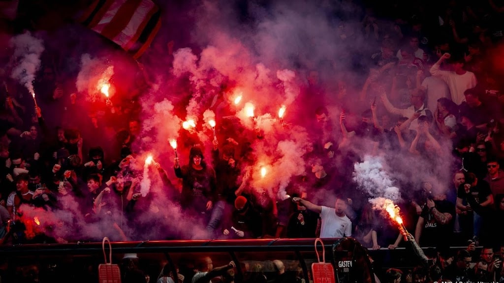 KNVB: extra aandacht voor grootste relschoppers, 'duidelijke grens trekken'