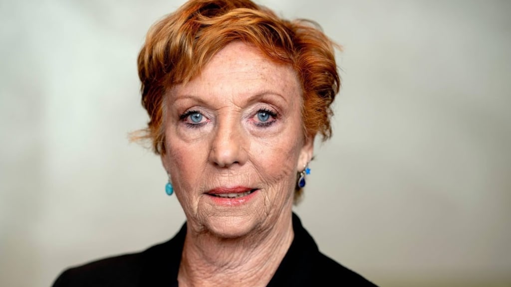 Carry Tefsen start kerstkaarstenactie voor ouderen