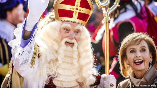 Sinterklaas krijgt veel kritiek na reis met privéjet: 'Geen klimaatpaus'