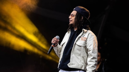 Ronnie Flex emotioneel: 'Het brengt een traan in mijn oog'