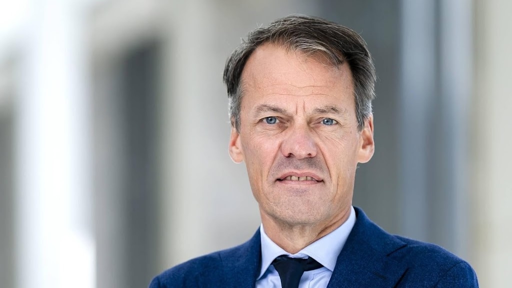 Tijs van den Brink heeft al aan microfoon in Tweede Kamer geplukt