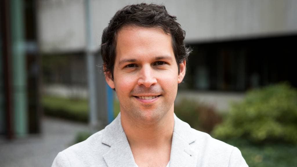 Victor Mids te gast in shows van Freek Vonk