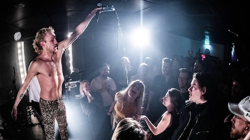 Verontwaardigde reacties op 'snuivende' Goldband-zanger