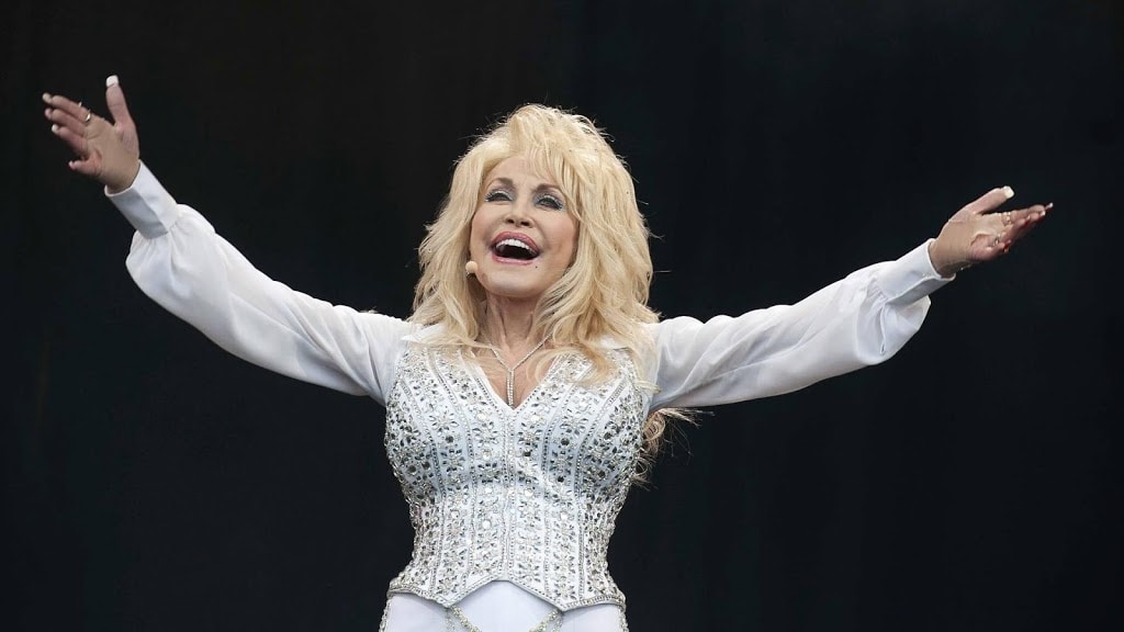 Gastrol Dolly Parton in comedy Grace and Frankie van Netflix