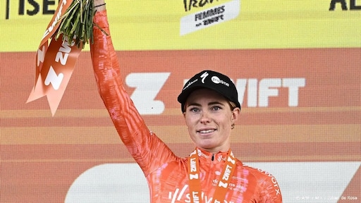 Vollering debuteert voor nieuwe ploeg met ritzege in Valencia