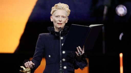Tilda Swinton hekelt hebzuchtige regeringen in lange speech