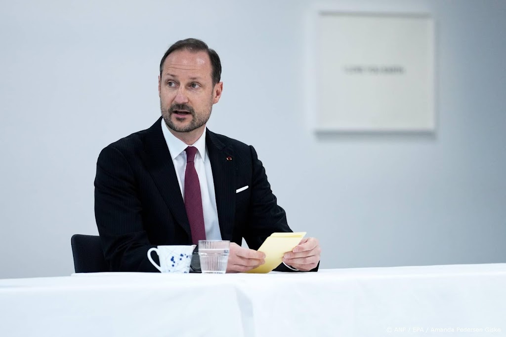 Kroonprins Haakon onder de indruk van Noorse visindustrie