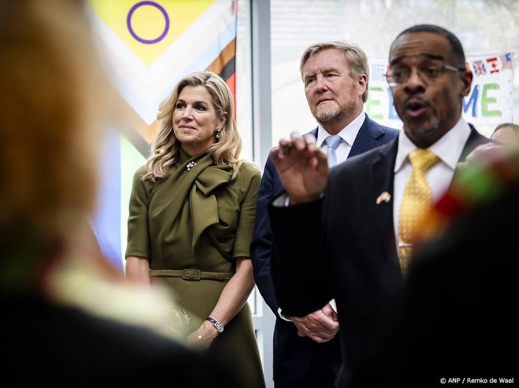 Koningspaar kijkt achter de schermen bij Philadelphia Eagles